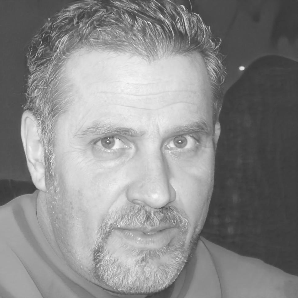 Dr. Marcus Weber - Senior Finanzanalyst